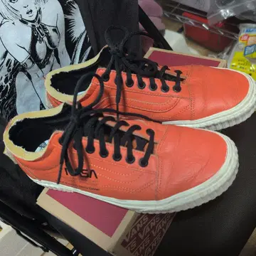 [ 한정판 모델 ] VANS NASA 콜라보 올드스쿨