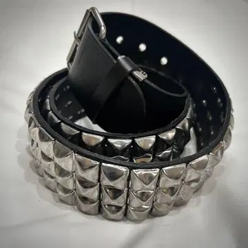 스터드 블랙 가죽 벨트 피라미드 3연