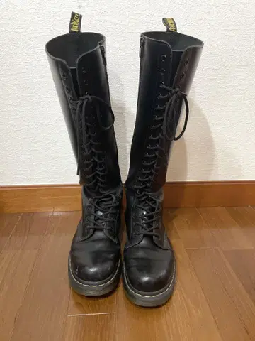 닥터 마틴 20홀 부츠 여성용