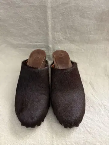 BOSABO 송치 스터드 장식 클로그 샌들