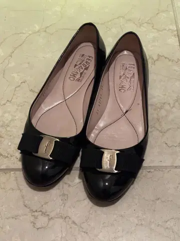 Ferragamo 블랙 플랫슈즈 6 1/2