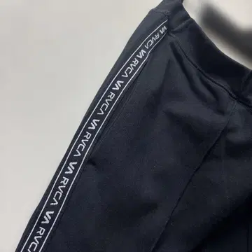 RVCA 루카 레깅스 사이드 로고 프론트 슬릿