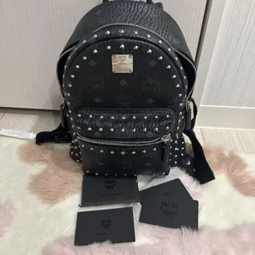 MCM 블랙 가죽 스터드 백팩