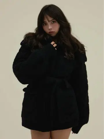ANDMARY 메리 퀼팅 니트 쉐입 자켓