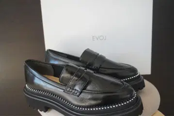 EVOJ 블랙 로퍼 스터드 장식
