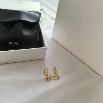 귀걸이 각인 큐빅