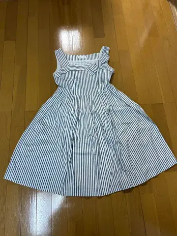 제인 마플 스트라이프 슬리브리스 원피스