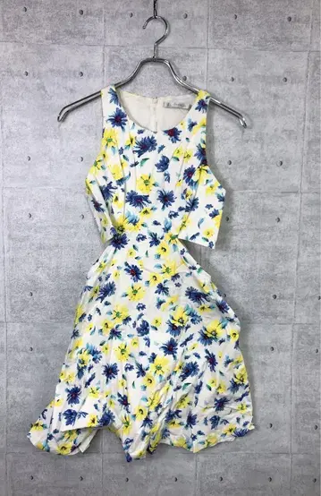 ZARA TRF 레트로 모드 리조트 꽃무늬 슬리브리스 원피스
