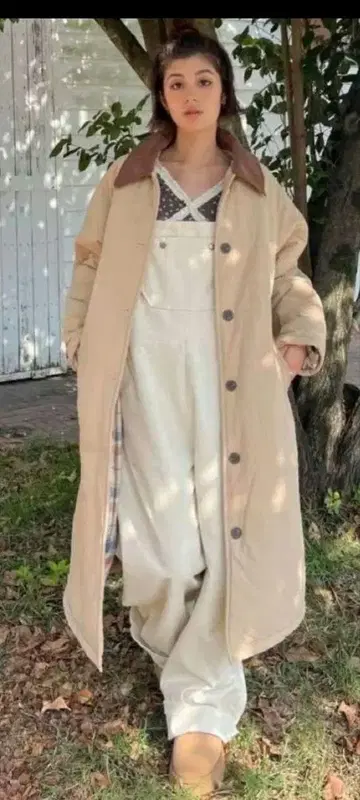 ALLISON BROWN (앨리슨 브라운) 베이지 롱 코트