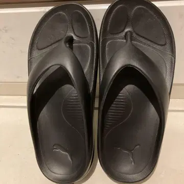 PUMA 비치 샌들 블랙