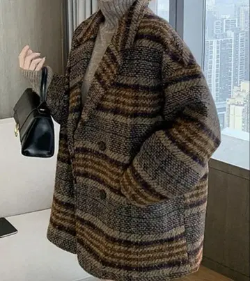 체크 무늬 숏코트