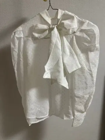 Bibiy. RIBBON CUFFS BLOUSE 리본 블라우스
