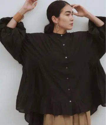 [Libra Cue] 벌룬 슬리브 티어드 블라우스 블랙