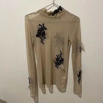 AMERI UND FUR EMBROIDERY SKIN TOP