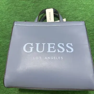 GUESS 그레이 핸드백 ONE SIZE