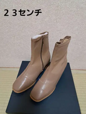 [ 미사용 새상품 ] 베이지 지퍼 달린 숏부츠