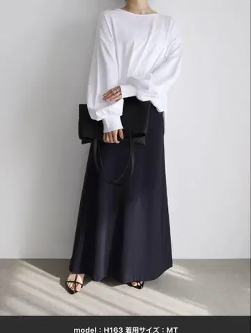 미사용 에버네이비 분또 세미 플레어 스커트 네이비 MT