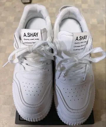 A.SHAY 화이트 플랫폼 통굽 스니커즈