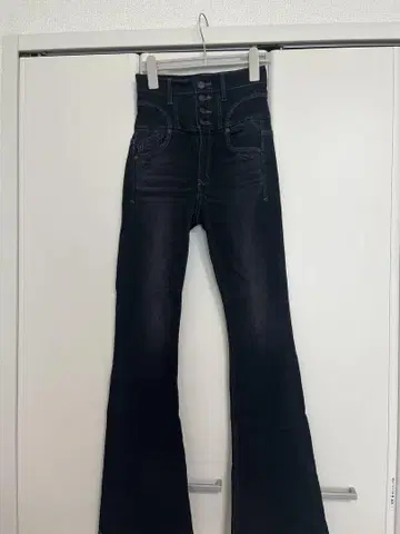 EMODA 블랙 부츠컷 데님