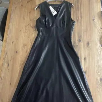 ZARA V넥 가죽 슬리브리스 원피스 블랙 M 새상품