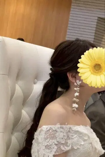 꽃잎 디자인 화이트 귀찌