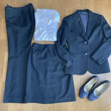 가격 인하! 블랙 취업 정장 (자켓, 스커트, 셔츠 포함)