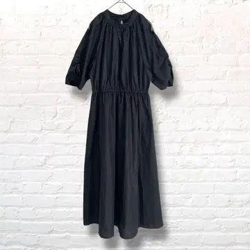 그레일 오픈 숄더 롱 원피스 블랙 오부소매 보송보송한 원단 광택 있음