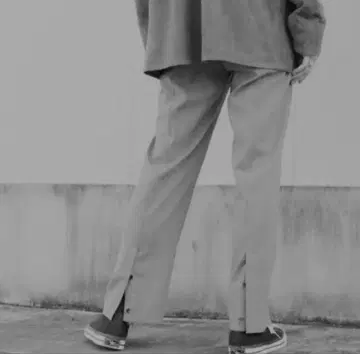 YOKE 21SS BACK SLIT STRAGIHT TROUSER