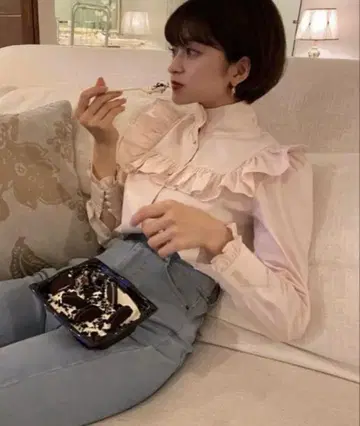 Bibiy. frill cuffs blouse 화이트