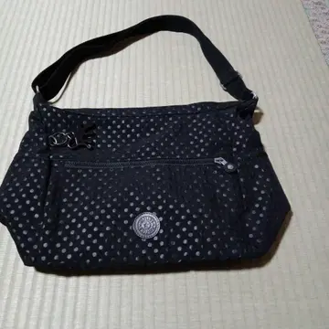 kipling 숄더백 참 포함, 도트 무늬