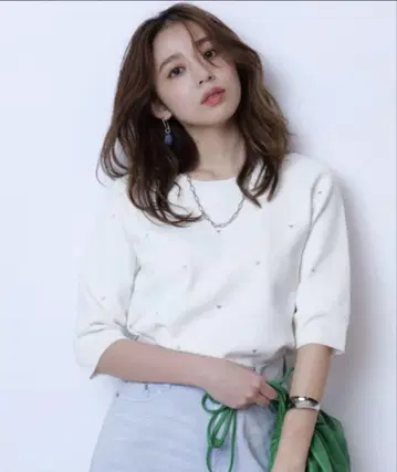 JUSGLITTY 하트 자수 풀오버 화이트