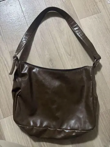 Kastane 브라운 숄더백