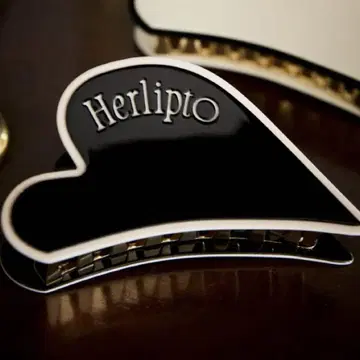 Herlipto Bicolor Heart Hair Clip black
