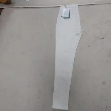 화이트 스키니 데님 바지