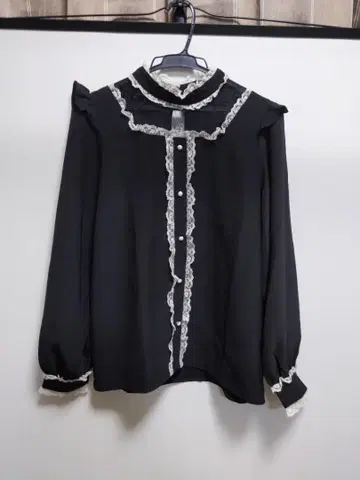 로지타 블랙 프릴 긴팔 블라우스