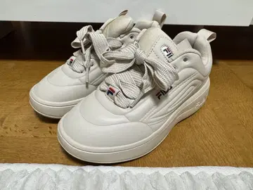FILA 화이트 스니커즈 23.5cm