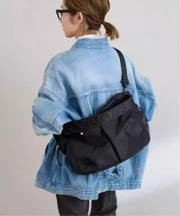 NOMADIS 블랙 나일론 숄더백