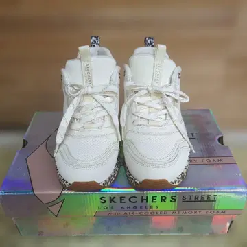 SKECHERS STREET 화이트 스니커즈