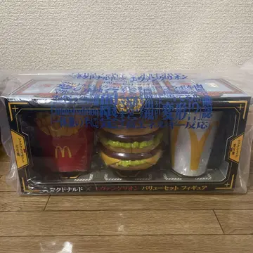에바 맥 콜라보 피규어