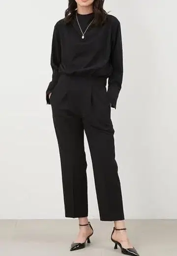Mila Owen 미라 오웬 뒷밴딩 드레이프 칼라 올인원 츠나기