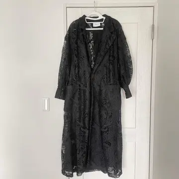 ANDREA & Co. 블랙 레이스 롱 코트