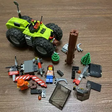 정품 LEGO 레고 숲의 파워풀 트랙터 60181 덤 미니 피규어 포함