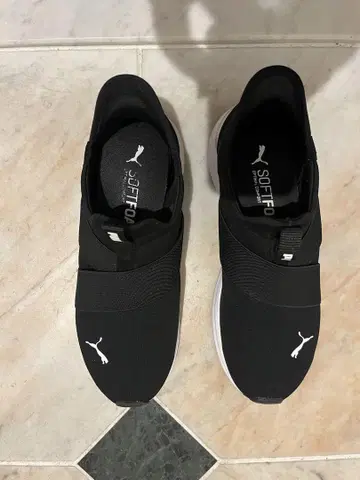 ease in Puma 02 블랙 화이트 슬립온
