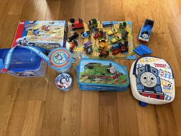토마스 기차 세트와 캐릭터 인형 세트