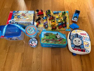 토마스 기차 세트와 캐릭터 인형 세트