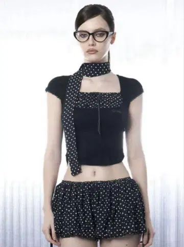 Hillda 상의 시즈니룩