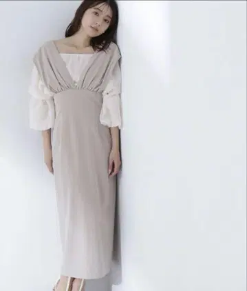 미사용 NATURAL BEAUTY BASIC V넥 개더 내로우 원피스