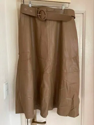 [벨트 포함] 자라 베이지 가죽 플레어 스커트 하의