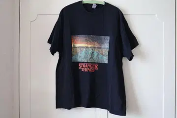 스트레인저 씽스 티셔츠 블랙
