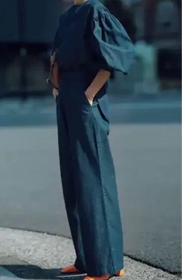 쓰리스퀘어 볼륨 소매 데님 블라우스